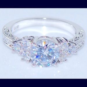Gorgeous 10 KT White Gold With 5.80 act diamond